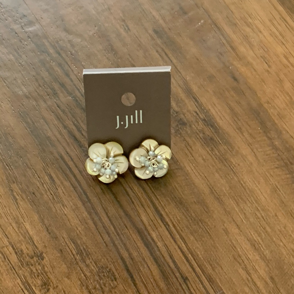 JJill Shell Flower Stud Earring 39$